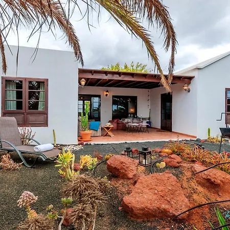 Stunning 2-bed In Playa Blanca Villa *