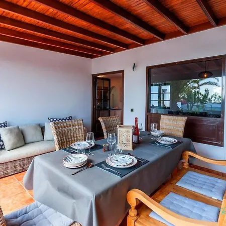Villa Stunning 2-bed In Playa Blanca *